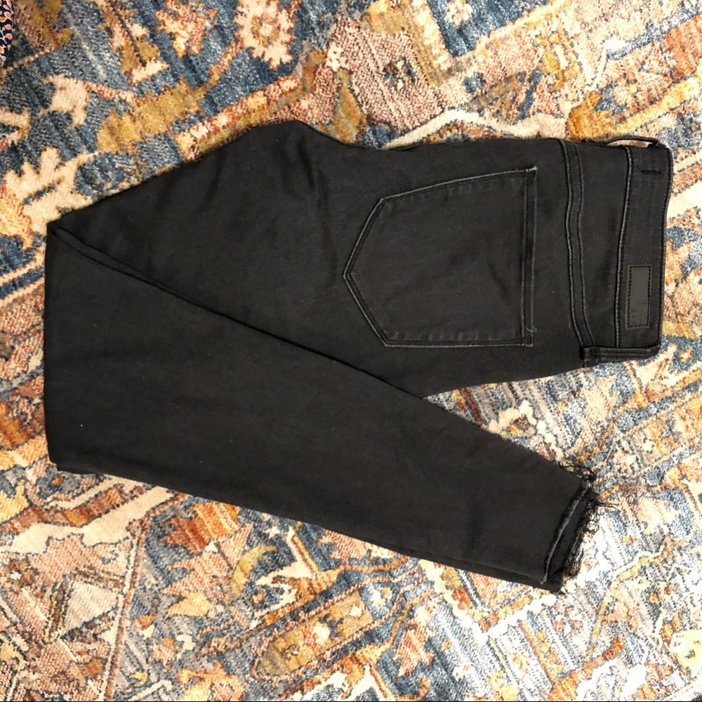 Ripped knee a&f high waisted skinny jeans